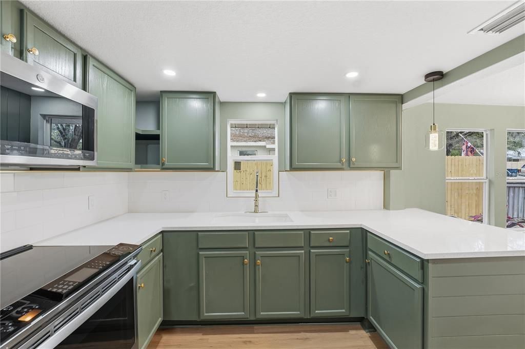 For Sale: $234,900 (3 beds, 2 baths, 1000 Square Feet)