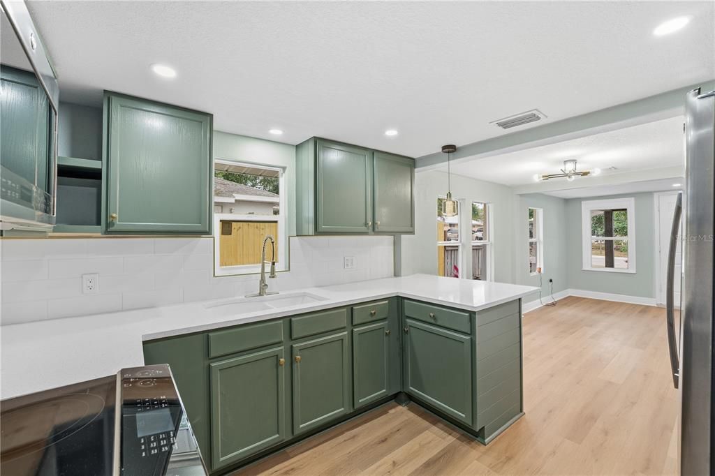 For Sale: $234,900 (3 beds, 2 baths, 1000 Square Feet)