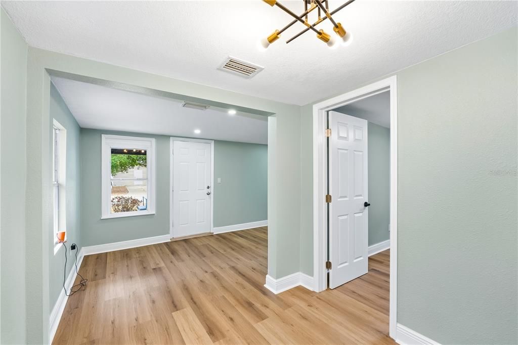 For Sale: $234,900 (3 beds, 2 baths, 1000 Square Feet)