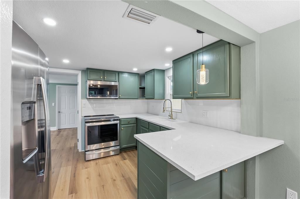 For Sale: $234,900 (3 beds, 2 baths, 1000 Square Feet)