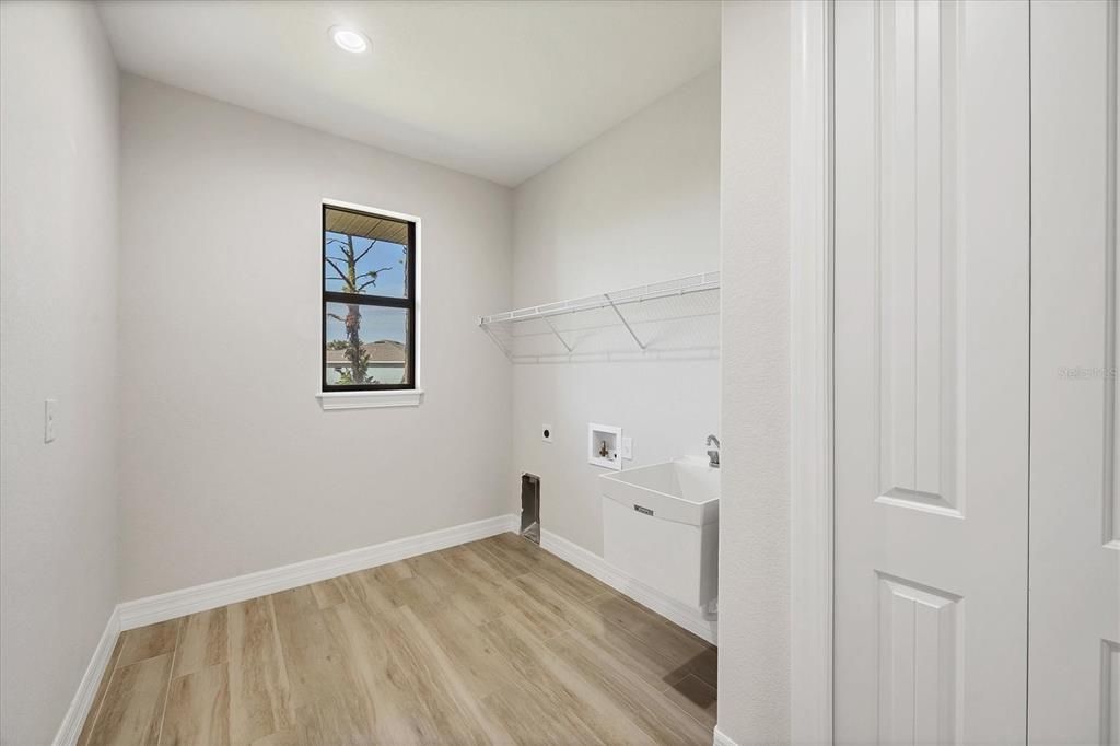 En Venta: $599,900 (3 camas, 2 baños, 2098 Pies cuadrados)