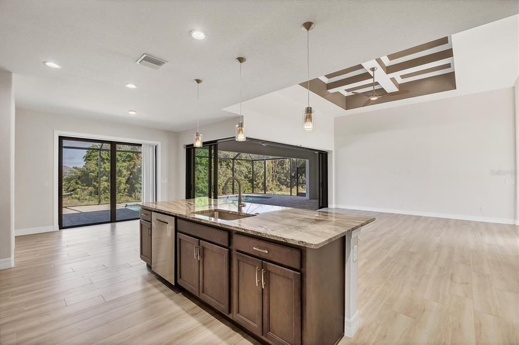 En Venta: $599,900 (3 camas, 2 baños, 2098 Pies cuadrados)