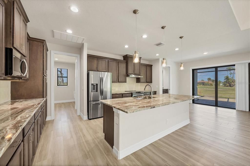 En Venta: $599,900 (3 camas, 2 baños, 2098 Pies cuadrados)