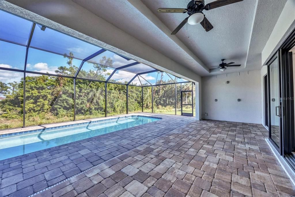 En Venta: $599,900 (3 camas, 2 baños, 2098 Pies cuadrados)