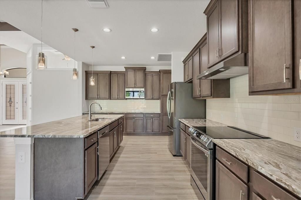 En Venta: $599,900 (3 camas, 2 baños, 2098 Pies cuadrados)