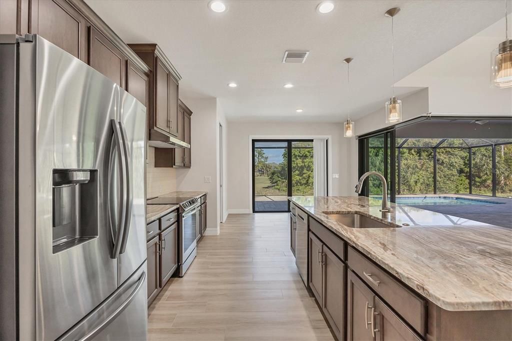 En Venta: $599,900 (3 camas, 2 baños, 2098 Pies cuadrados)