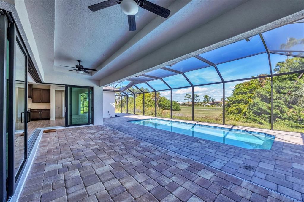 En Venta: $599,900 (3 camas, 2 baños, 2098 Pies cuadrados)