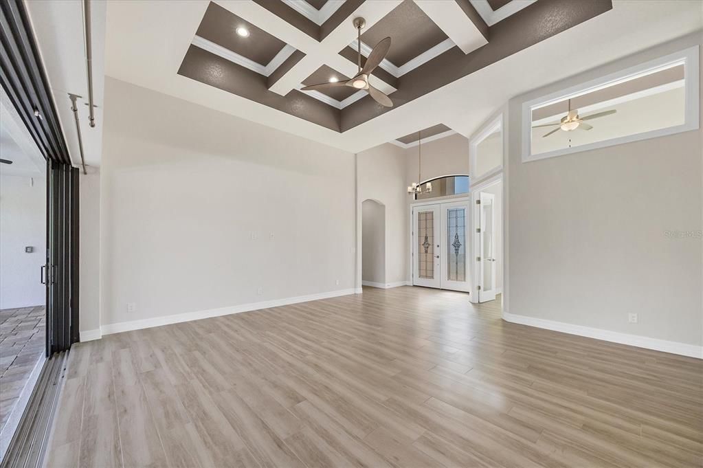 En Venta: $599,900 (3 camas, 2 baños, 2098 Pies cuadrados)