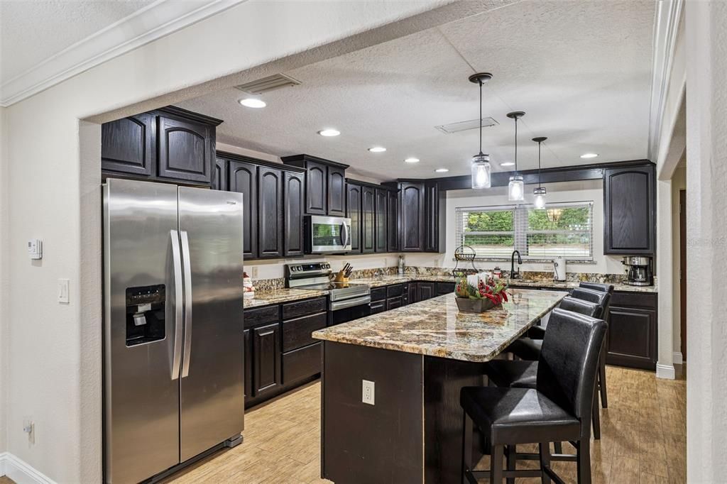 For Sale: $649,999 (3 beds, 3 baths, 2341 Square Feet)