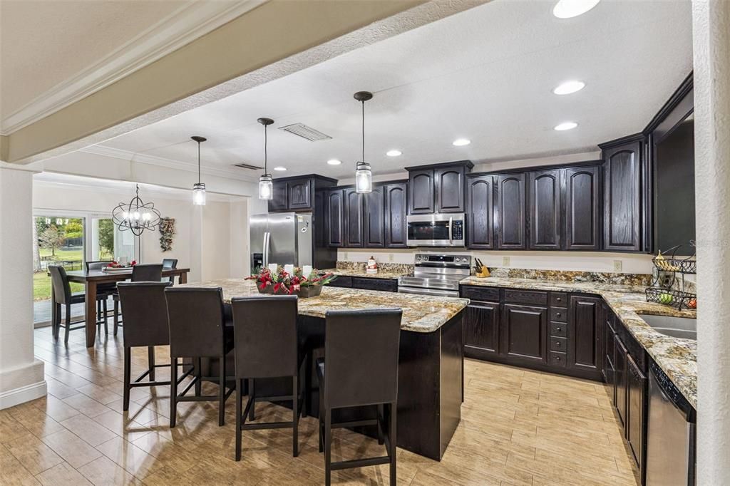 For Sale: $649,999 (3 beds, 3 baths, 2341 Square Feet)