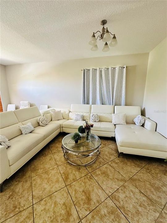 En Renta: $2,500 (3 camas, 2 baños, 1575 Pies cuadrados)