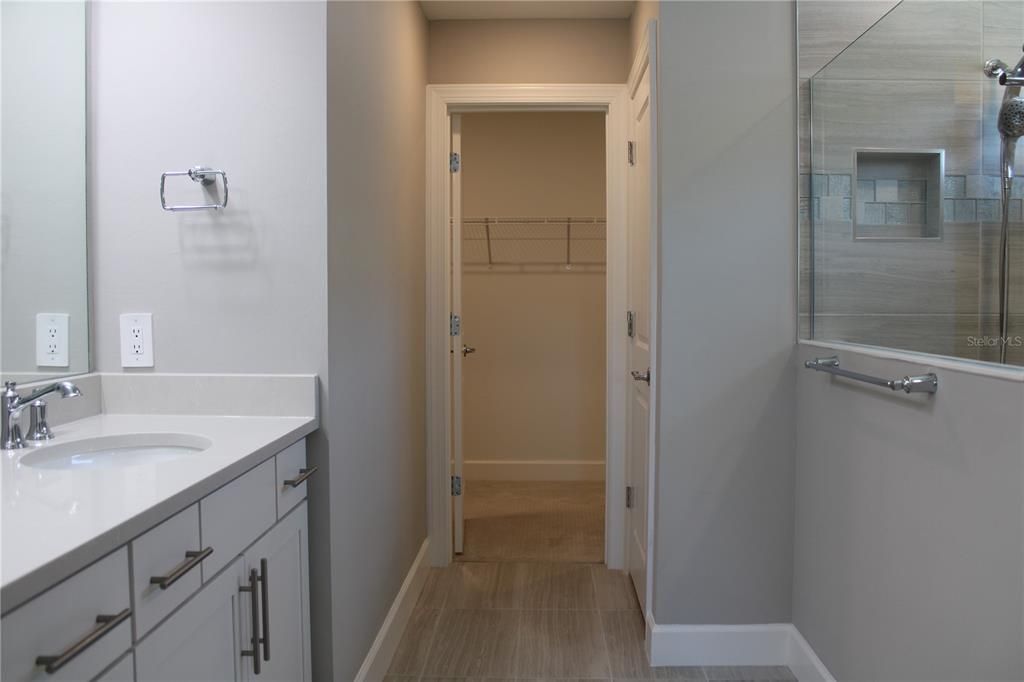 For Rent: $3,295 (5 beds, 3 baths, 2638 Square Feet)