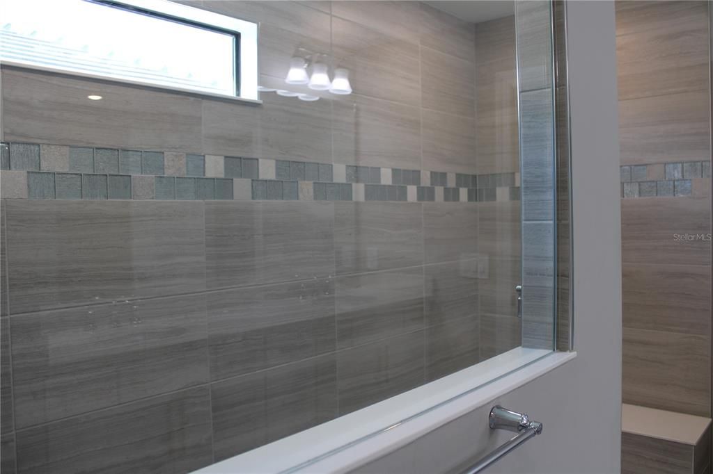 For Rent: $3,295 (5 beds, 3 baths, 2638 Square Feet)