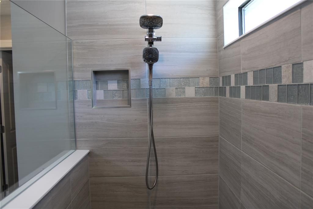 For Rent: $3,295 (5 beds, 3 baths, 2638 Square Feet)