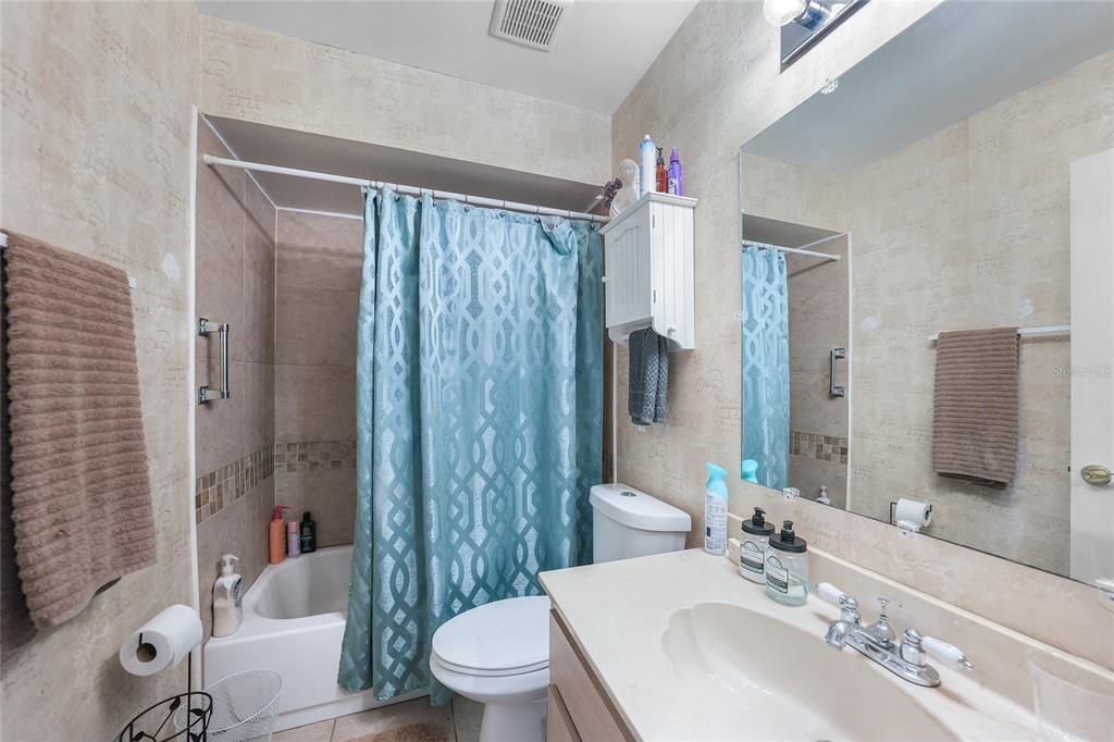 На продажу: $200,000 (2 спален, 2 ванн, 1255 Квадратных фут)