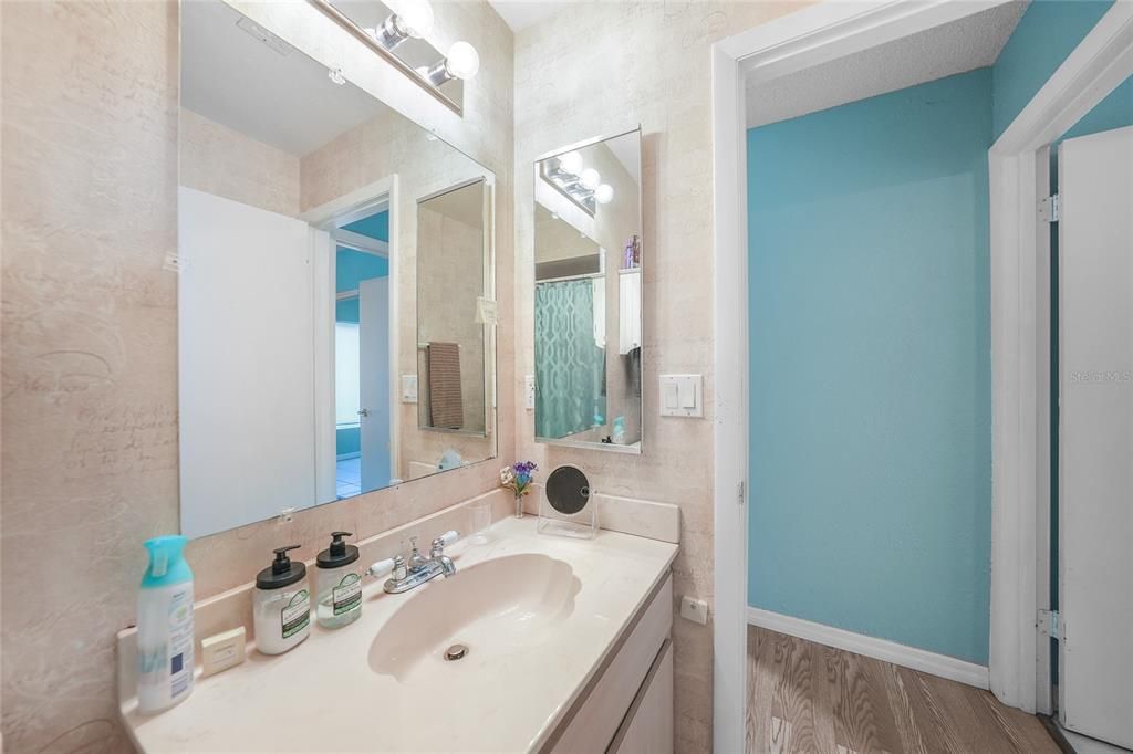 На продажу: $200,000 (2 спален, 2 ванн, 1255 Квадратных фут)