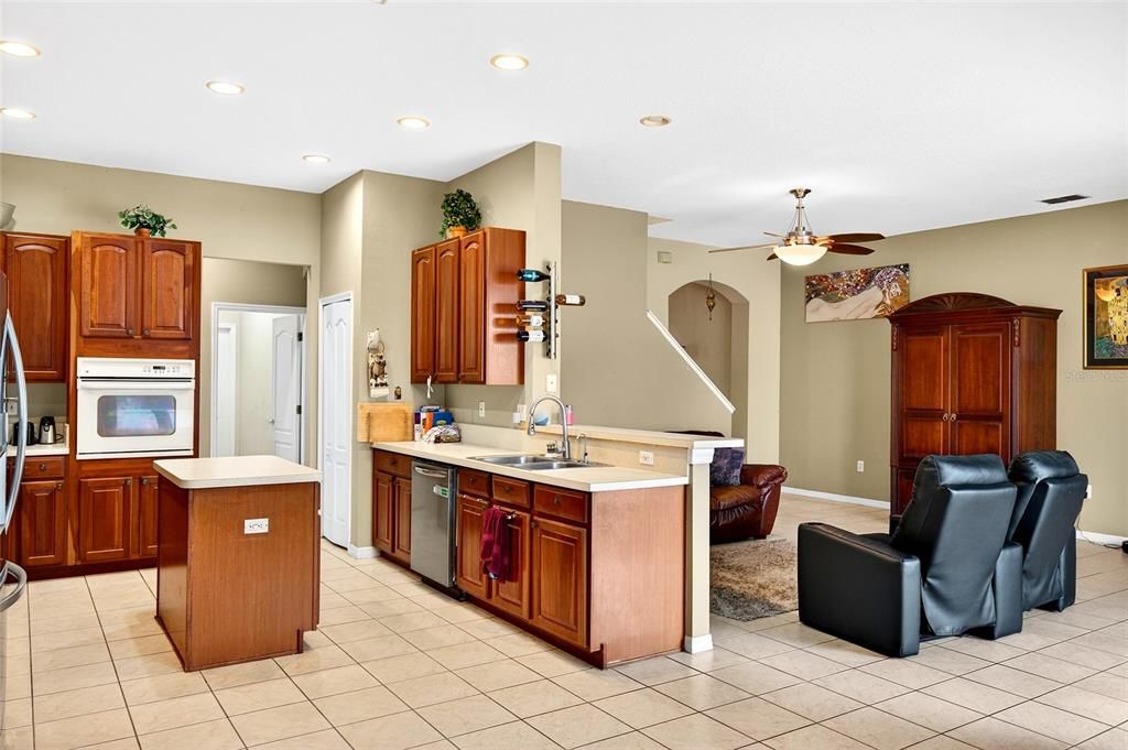 En Venta: $584,900 (4 camas, 4 baños, 3078 Pies cuadrados)