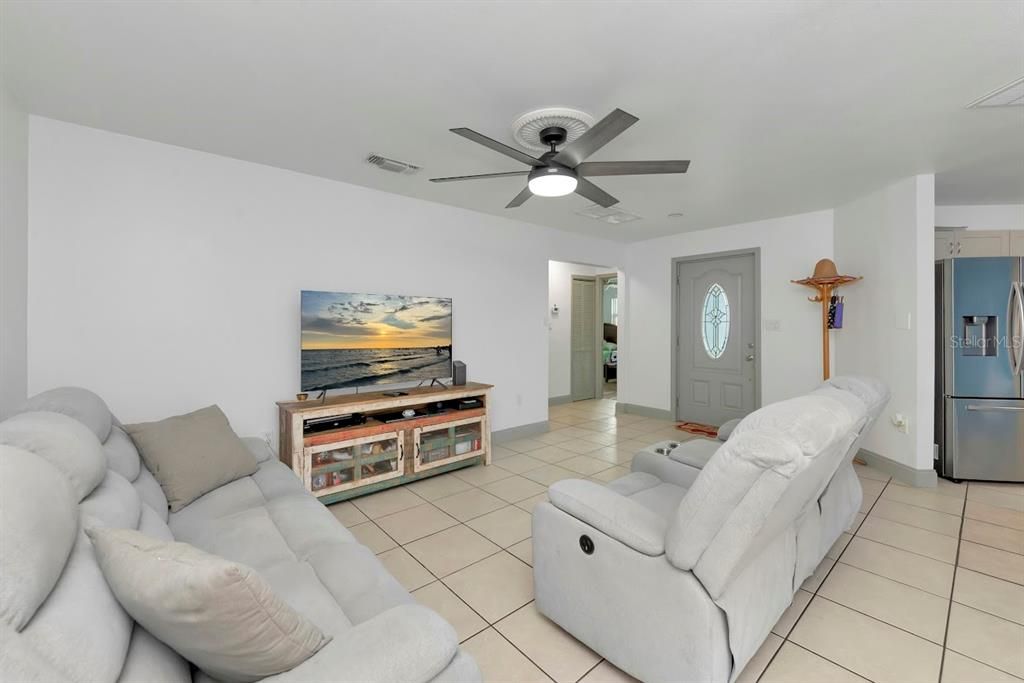 待售: $485,000 (3 贝兹, 2 浴室, 1243 平方英尺)