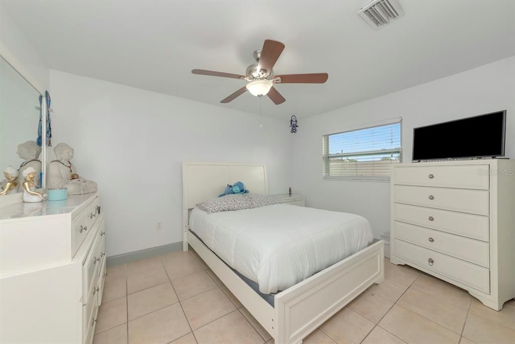 待售: $485,000 (3 贝兹, 2 浴室, 1243 平方英尺)