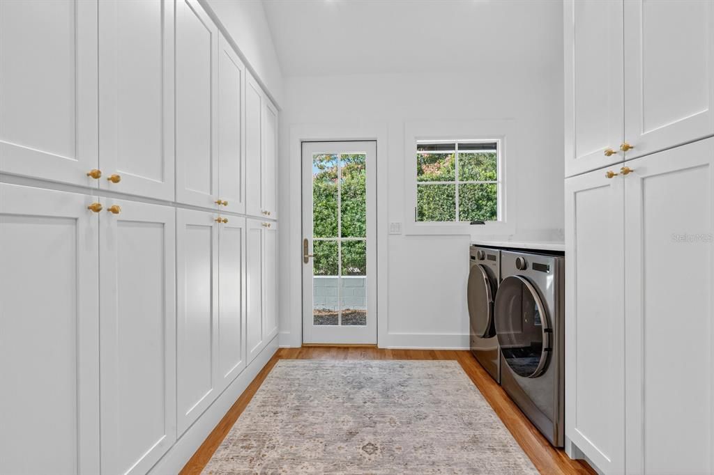 For Sale: $1,975,000 (3 beds, 3 baths, 2351 Square Feet)