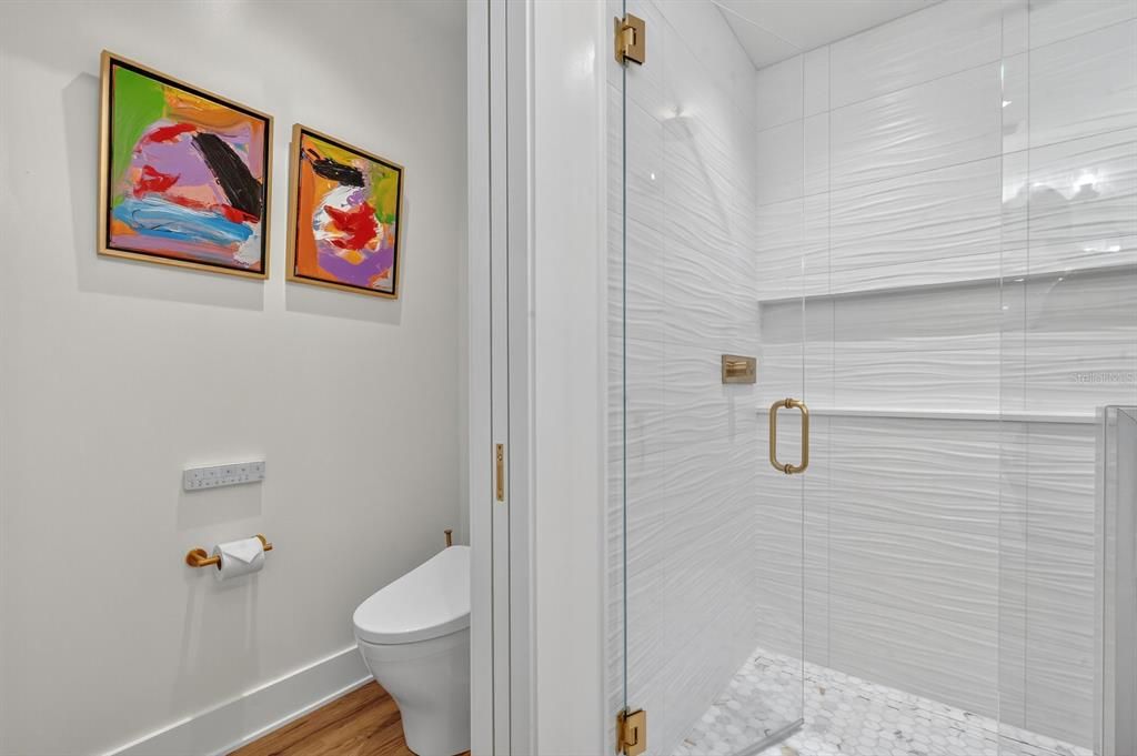 For Sale: $1,975,000 (3 beds, 3 baths, 2351 Square Feet)