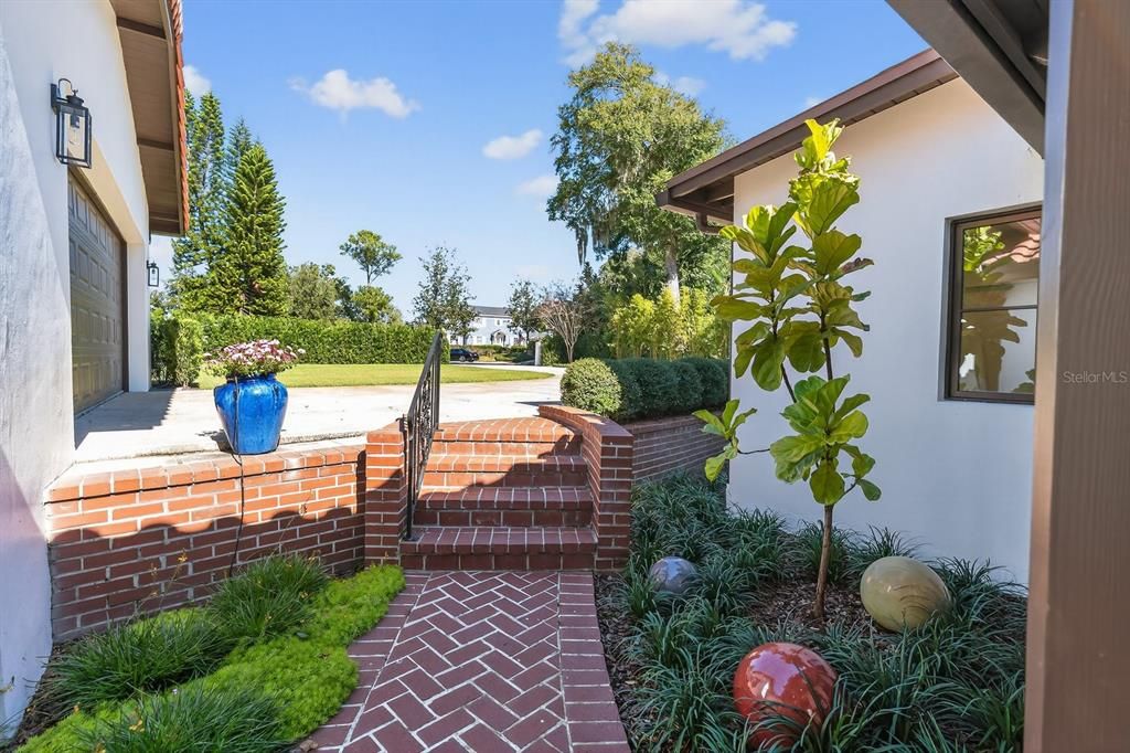 For Sale: $1,975,000 (3 beds, 3 baths, 2351 Square Feet)