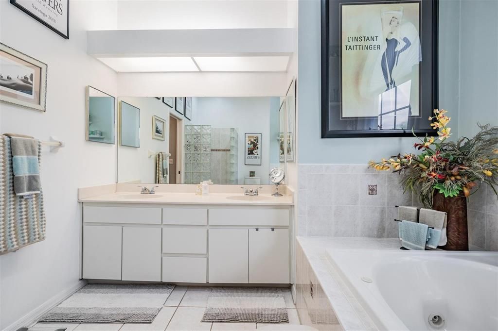 En Venta: $549,000 (3 camas, 2 baños, 2053 Pies cuadrados)