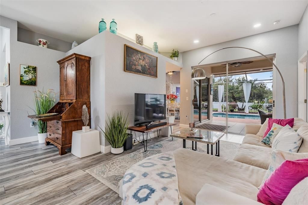 En Venta: $549,000 (3 camas, 2 baños, 2053 Pies cuadrados)