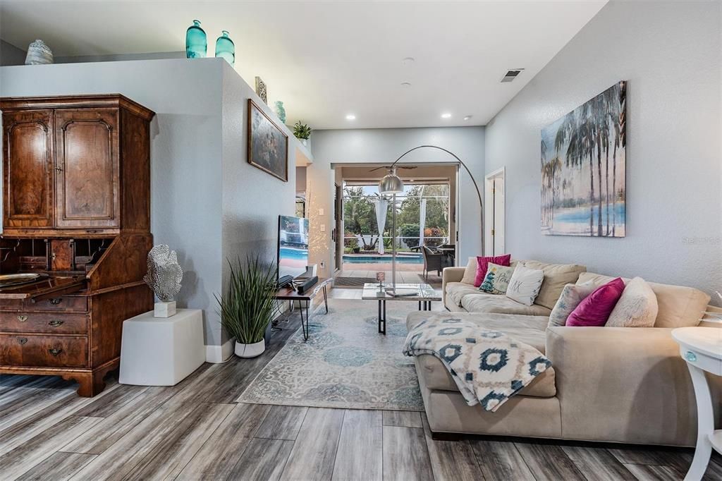 En Venta: $549,000 (3 camas, 2 baños, 2053 Pies cuadrados)