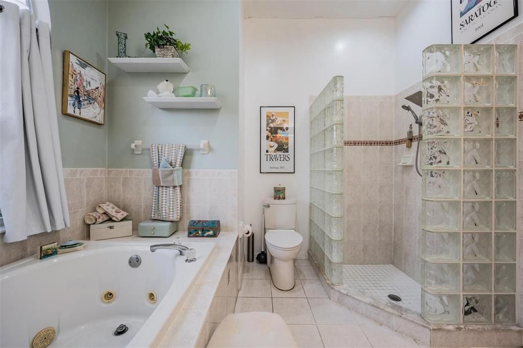 En Venta: $549,000 (3 camas, 2 baños, 2053 Pies cuadrados)