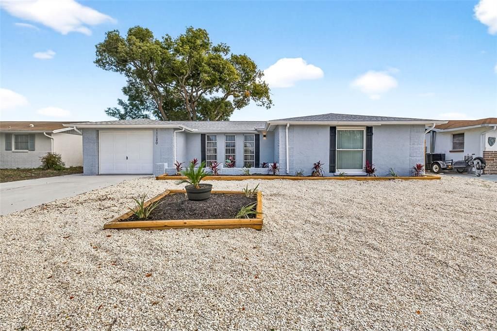 Active With Contract: $279,900 (3 beds, 2 baths, 1394 Square Feet)