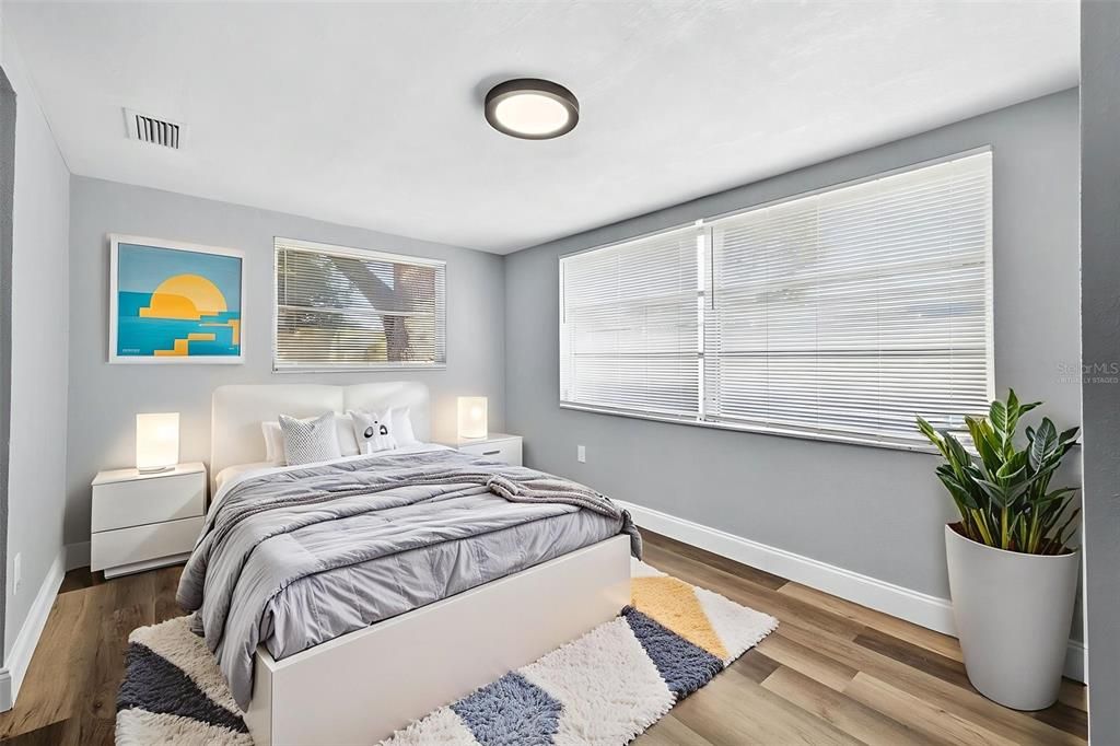 Active With Contract: $279,900 (3 beds, 2 baths, 1394 Square Feet)