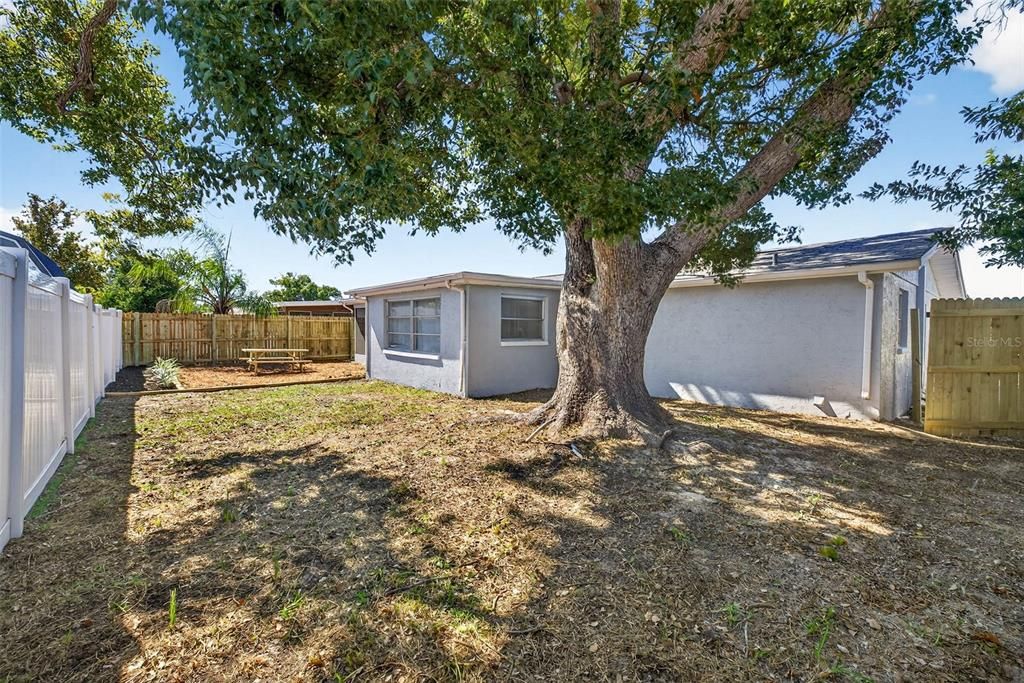 Active With Contract: $279,900 (3 beds, 2 baths, 1394 Square Feet)