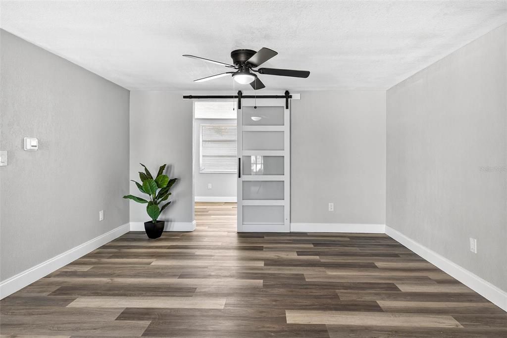 Active With Contract: $279,900 (3 beds, 2 baths, 1394 Square Feet)