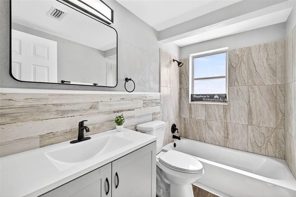 Active With Contract: $279,900 (3 beds, 2 baths, 1394 Square Feet)