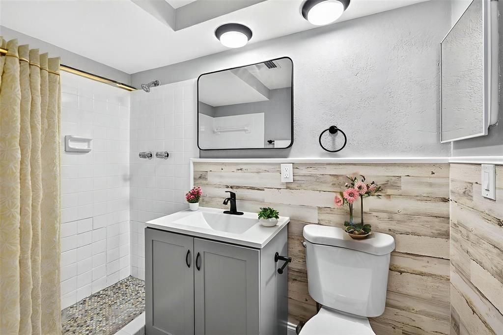 Active With Contract: $279,900 (3 beds, 2 baths, 1394 Square Feet)