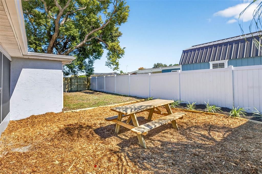 Active With Contract: $279,900 (3 beds, 2 baths, 1394 Square Feet)