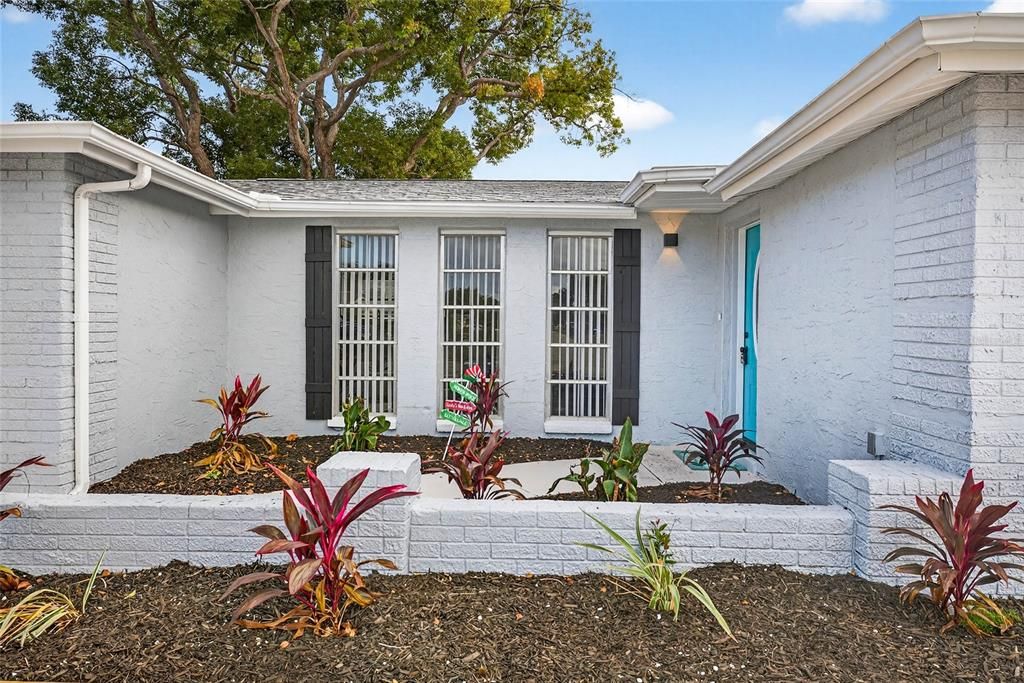 Active With Contract: $279,900 (3 beds, 2 baths, 1394 Square Feet)