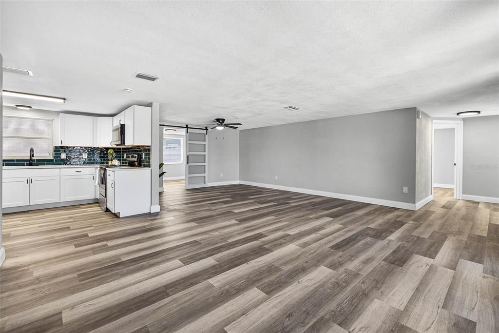 Active With Contract: $279,900 (3 beds, 2 baths, 1394 Square Feet)