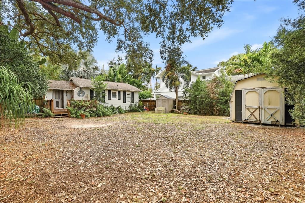 For Sale: $600,000 (2 beds, 1 baths, 760 Square Feet)