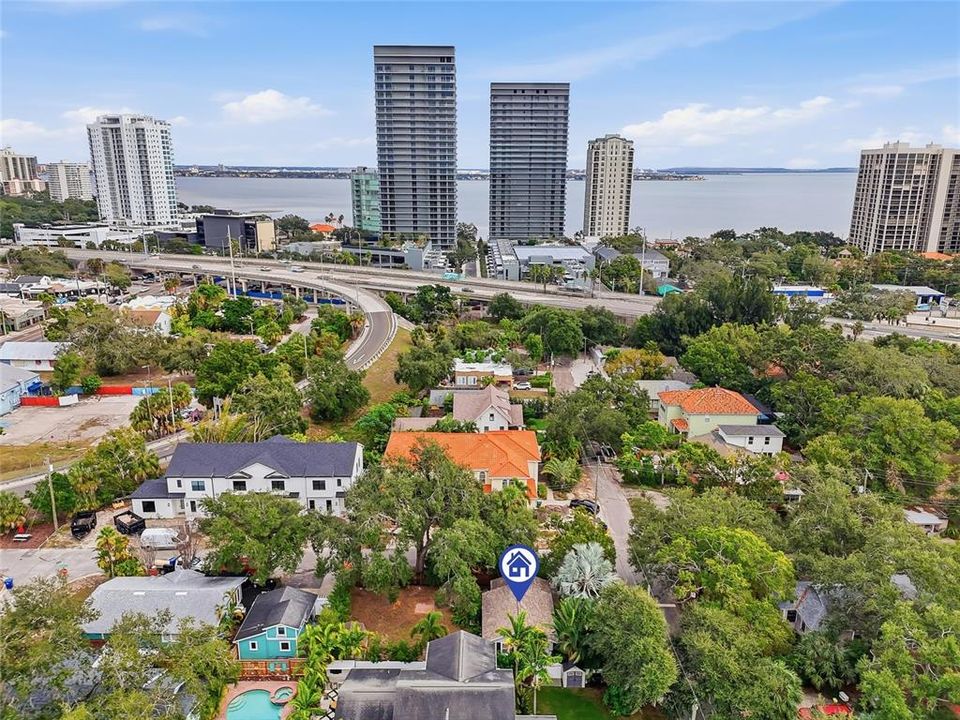 For Sale: $600,000 (2 beds, 1 baths, 760 Square Feet)