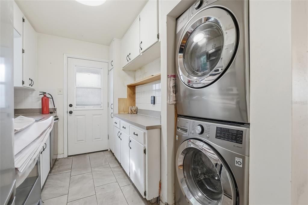 For Sale: $600,000 (2 beds, 1 baths, 760 Square Feet)