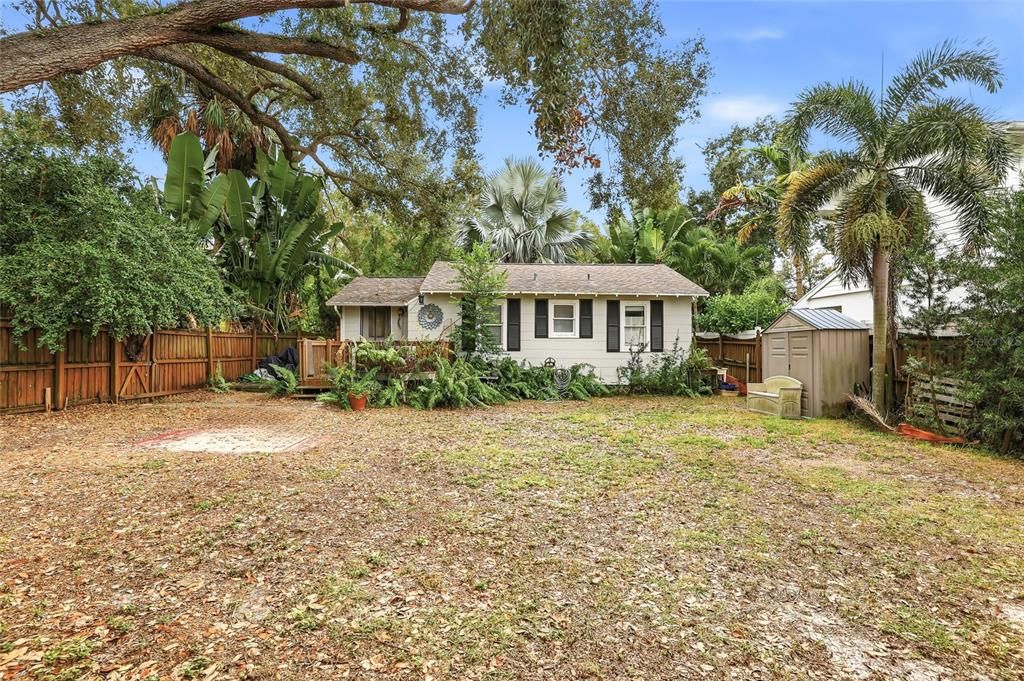 For Sale: $600,000 (2 beds, 1 baths, 760 Square Feet)