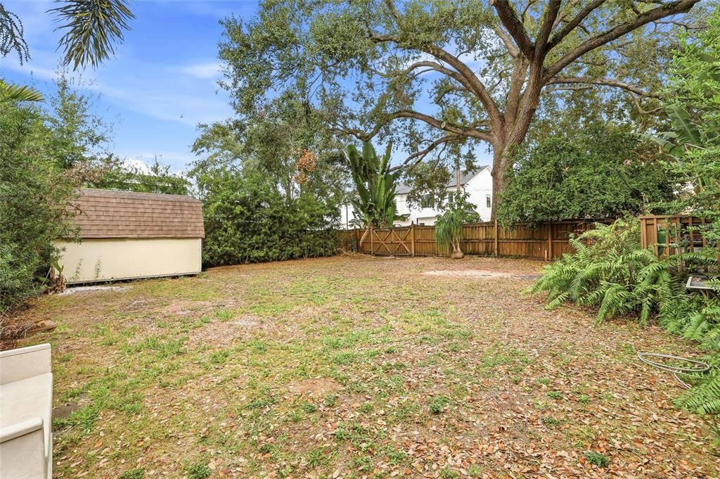 For Sale: $600,000 (2 beds, 1 baths, 760 Square Feet)