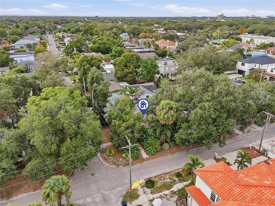 For Sale: $600,000 (2 beds, 1 baths, 760 Square Feet)