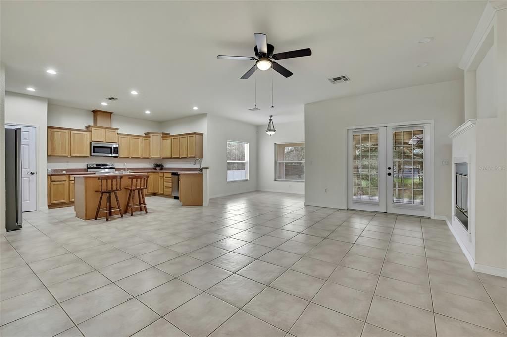 For Rent: $2,195 (3 beds, 3 baths, 1974 Square Feet)