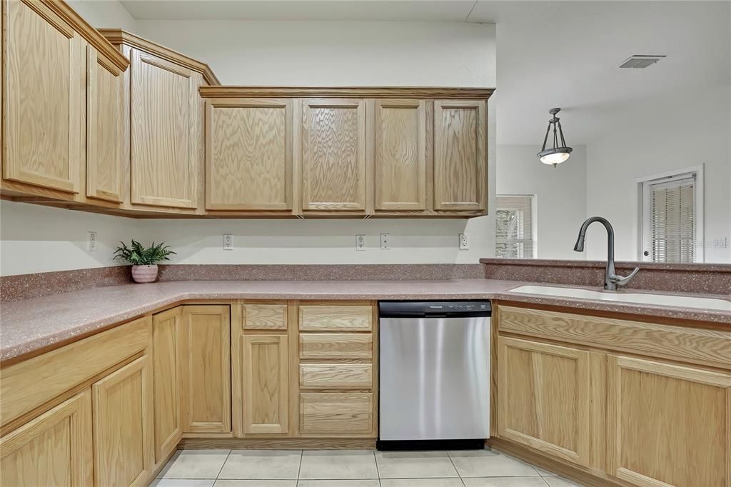 For Rent: $2,195 (3 beds, 3 baths, 1974 Square Feet)