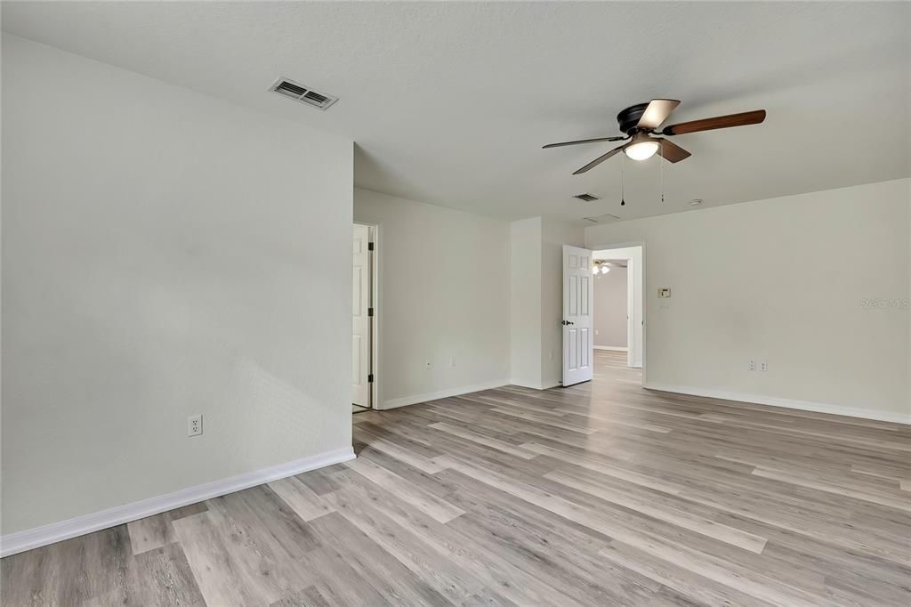 For Rent: $2,195 (3 beds, 3 baths, 1974 Square Feet)