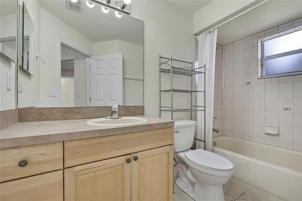 For Rent: $2,195 (3 beds, 3 baths, 1974 Square Feet)