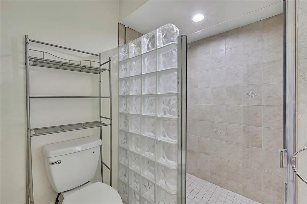 For Rent: $2,195 (3 beds, 3 baths, 1974 Square Feet)